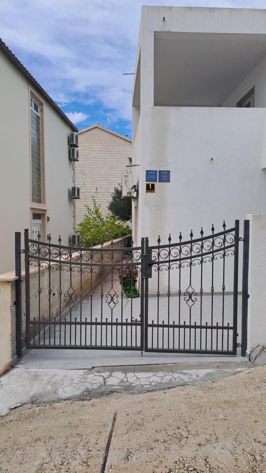 Apartments Slavica Bol Exterior photo